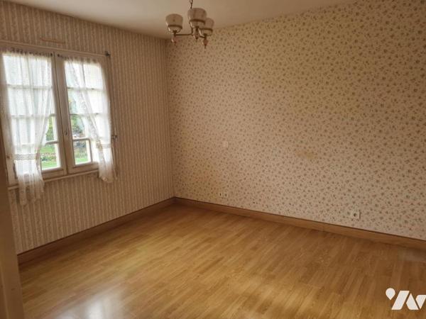 A VENDRE REGUINY Maison dans le bourg 