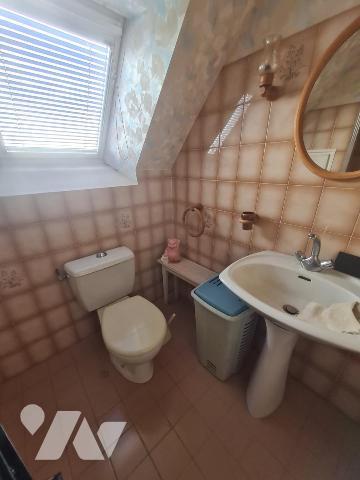 A VENDRE REGUINY Maison dans le bourg 