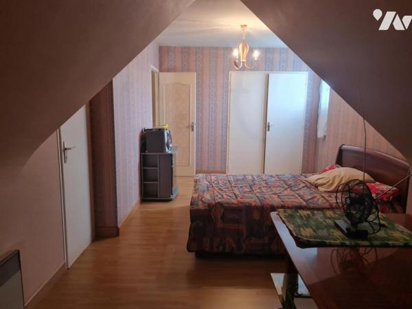 A VENDRE REGUINY Maison dans le bourg 