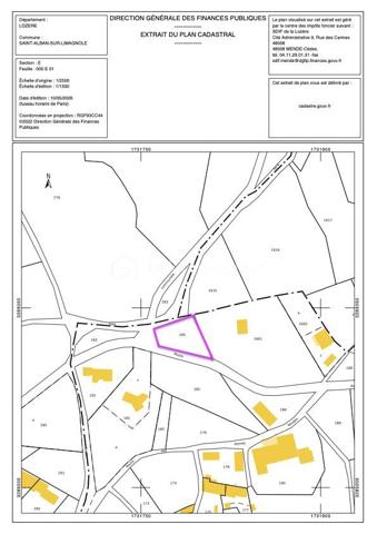 En exclusivité, terrain constructible de 920m2, situé au Rouget à 5 min de St Alban sur Limagnole.
Certificat d'urbanisme opérationnel en attente. Belle exposition