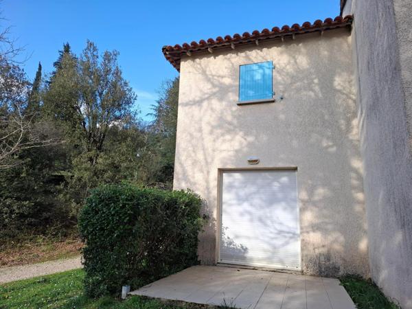 Opportunité à saisir ,  T2  au coeur d'une jolie résidence ,  avec piscine !