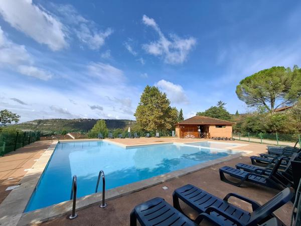 Opportunité à saisir ,  T2  au coeur d'une jolie résidence ,  avec piscine !