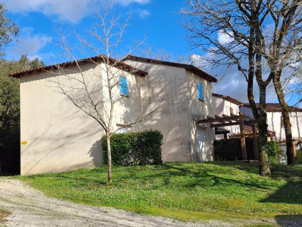 Opportunité à saisir ,  T2  au coeur d'une jolie résidence ,  avec piscine !