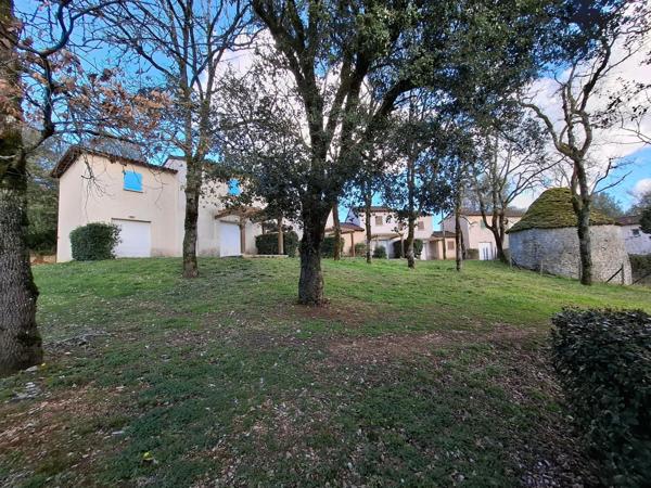 Opportunité à saisir ,  T2  au coeur d'une jolie résidence ,  avec piscine !