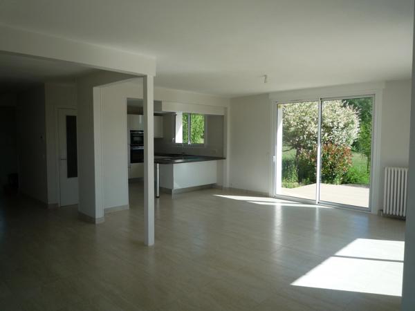 BRASLES (02) à vendre belle  maison contemporaine en parfait état de 186  m2 sur un terrain clos de 1278 m2