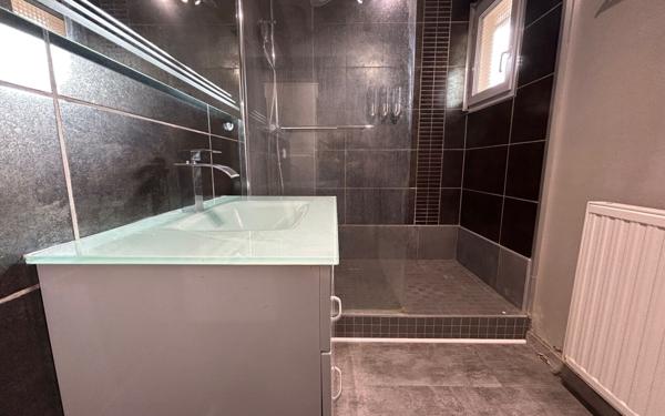 Appartement à vendre    3 pièces • 72,85 m2 Roussillon