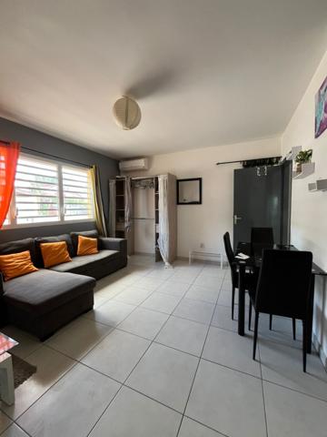 Beau studio meublé