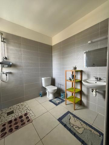 Beau studio meublé