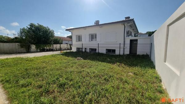 T3 Plain-pied, terrasse et cour privative au cœur de Meschers.