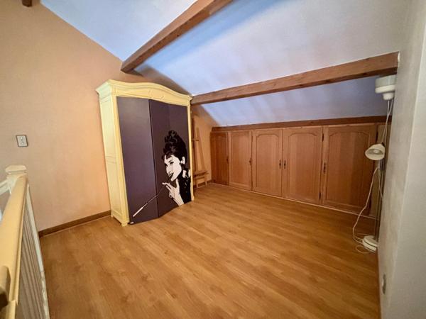 MAISON AVEC LOCAL  PROFESSIONNEL