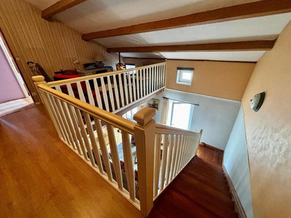 MAISON AVEC LOCAL  PROFESSIONNEL