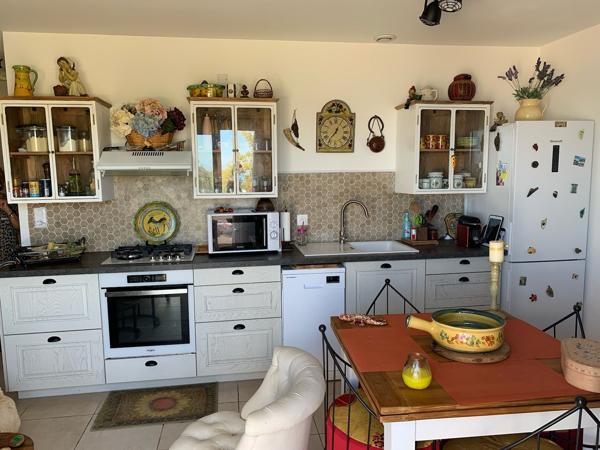 Appartement 3 Pièces avec Terrasse et Vue Mer à Bravone