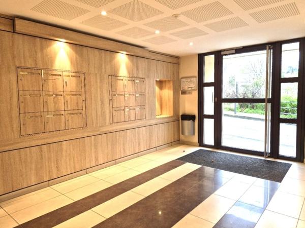 Appartement T2 - balcon - garage 13011