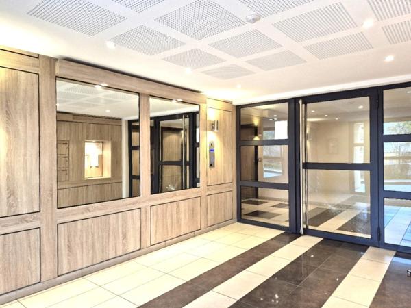 Appartement T2 - balcon - garage 13011