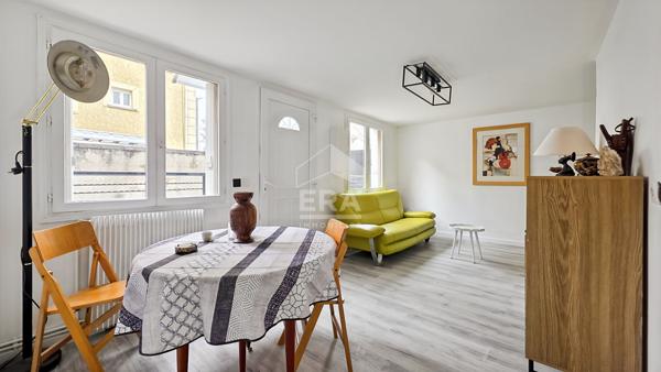 Montreuil BOISSIERE  maison de 2/3 pièces avec cour