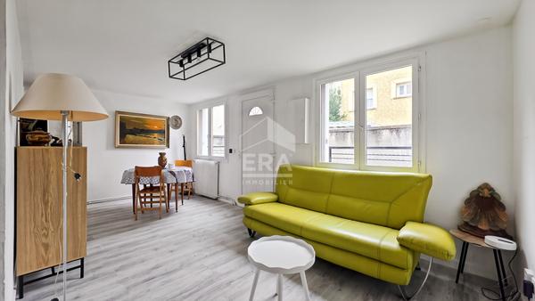 Montreuil BOISSIERE  maison de 2/3 pièces avec cour