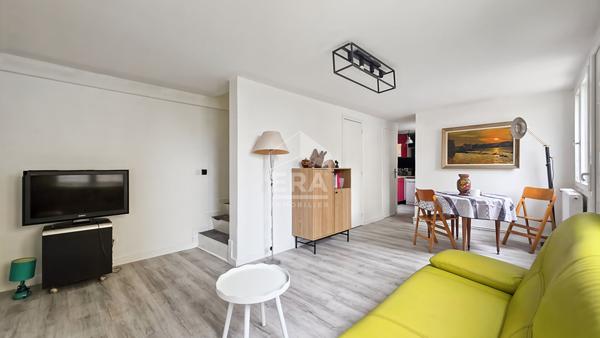 Montreuil BOISSIERE  maison de 2/3 pièces avec cour