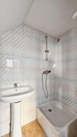 Montreuil BOISSIERE  maison de 2/3 pièces avec cour