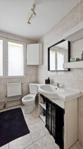 Montreuil BOISSIERE  maison de 2/3 pièces avec cour