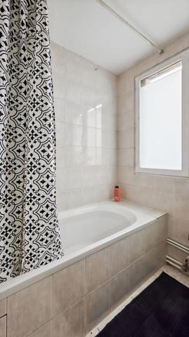 Montreuil BOISSIERE  maison de 2/3 pièces avec cour