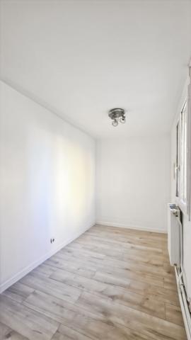 Montreuil BOISSIERE  maison de 2/3 pièces avec cour