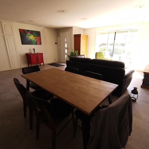 Maison de plain pied de 5 pièces avec garage sur 606 m² 525 000 €