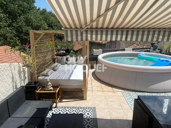 Immeuble 222 m2 avec multiples espaces habitables et terrasse