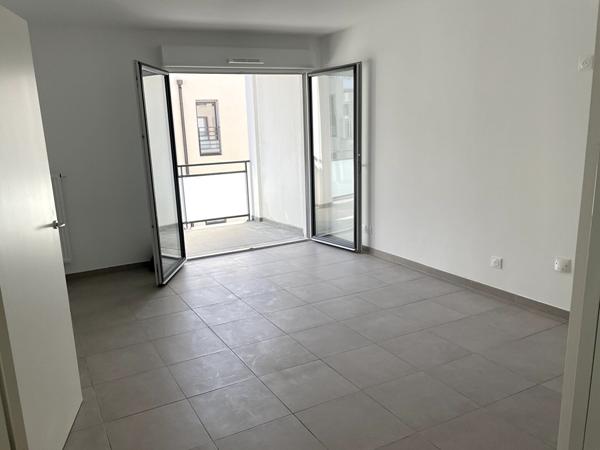 Appartement à louer 753 € CC Marseille 2 p 38 m² DPE B