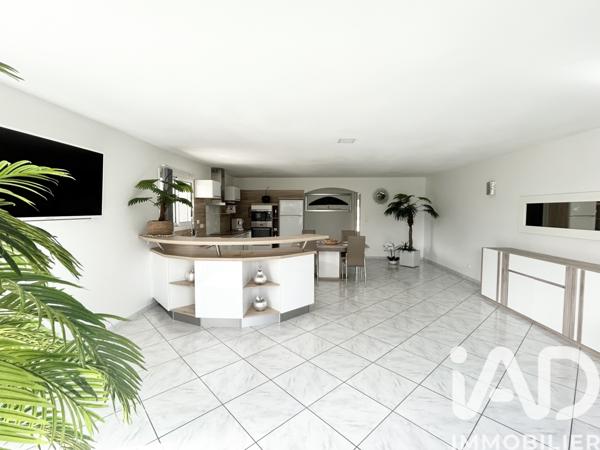 Maison à vendre 4 pièces 111 m² Saint-Pantaléon-de-Larche