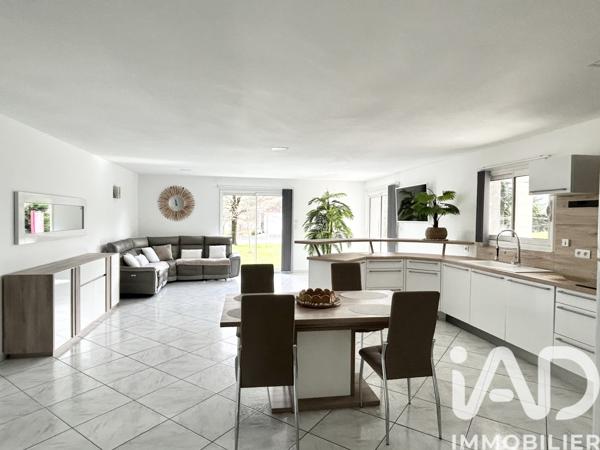 Maison à vendre 4 pièces 111 m² Saint-Pantaléon-de-Larche