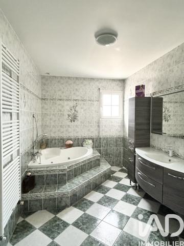 Maison à vendre 4 pièces 111 m² Saint-Pantaléon-de-Larche