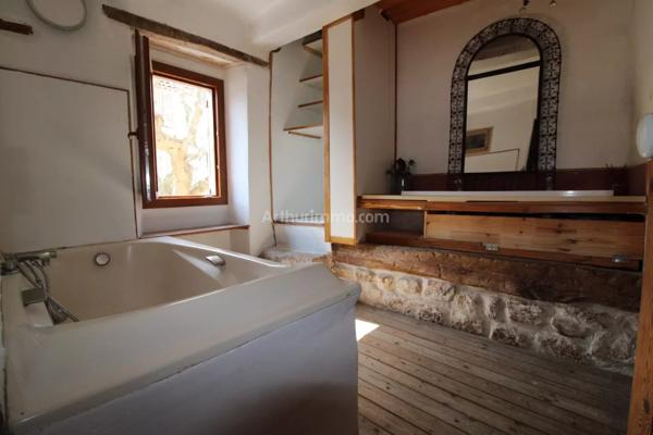 Vente                                                      Maison
                        
                     5 pièces                      150 m2                     à Saint-Maximin-la-Sainte-Baume
