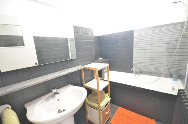 BREST TRIANGLE D'OR - Appartement T4 rénové et meublé de 77m² avec garage , Brest