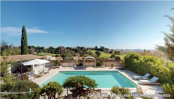 Villa avec vue panoramique sur le golf  - 197 m² de surfaces utiles - Piscine et vaste sous-sol