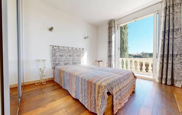 Villa avec vue panoramique sur le golf  - 197 m² de surfaces utiles - Piscine et vaste sous-sol