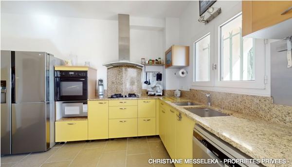 Villa avec vue panoramique sur le golf  - 197 m² de surfaces utiles - Piscine et vaste sous-sol