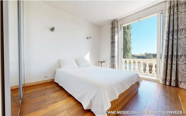 Villa avec vue panoramique sur le golf  - 197 m² de surfaces utiles - Piscine et vaste sous-sol
