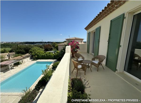 Villa avec vue panoramique sur le golf  - 197 m² de surfaces utiles - Piscine et vaste sous-sol