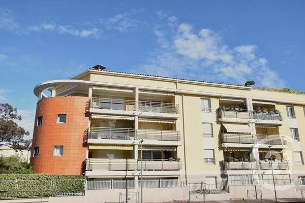 Appartement T4 à vendre  4 pièces - 100 m2 ST RAPHAEL - 83