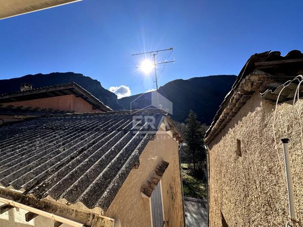 Maison Bayons 2 chambres + cave + extérieur + terrasse