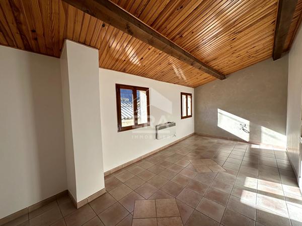 Maison Bayons 2 chambres + cave + extérieur + terrasse