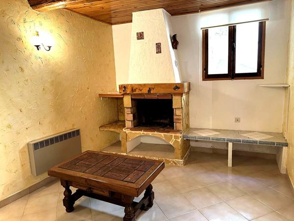 Maison Bayons 2 chambres + cave + extérieur + terrasse