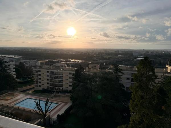 APPARTEMENT T3 A LOUER - CALUIRE ET CUIRE Montessuy-Est 82.9 m 2 - 1 440 € charges comprises par mois