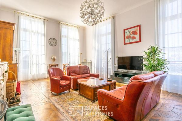 Appartement rénové élégant et raffiné (140m2) avec balcon 1er étage – Nantes
