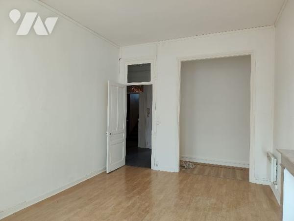 Immeuble de Rapport à usage commercial et habitation à vendre à 15 Km de Lille Ouest (Armentières).