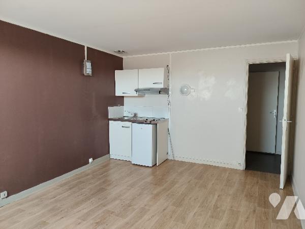 Immeuble de Rapport à usage commercial et habitation à vendre à 15 Km de Lille Ouest (Armentières).