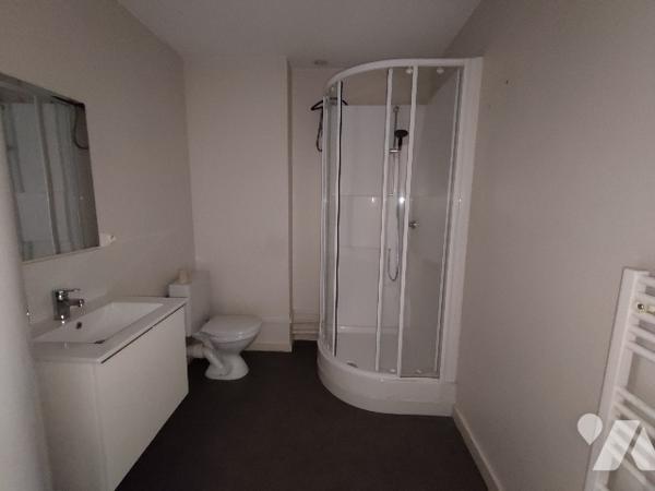 Immeuble de Rapport à usage commercial et habitation à vendre à 15 Km de Lille Ouest (Armentières).