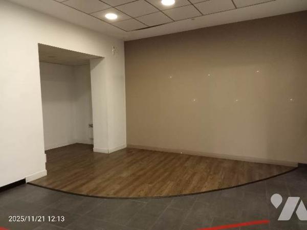 Immeuble de Rapport à usage commercial et habitation à vendre à 15 Km de Lille Ouest (Armentières).