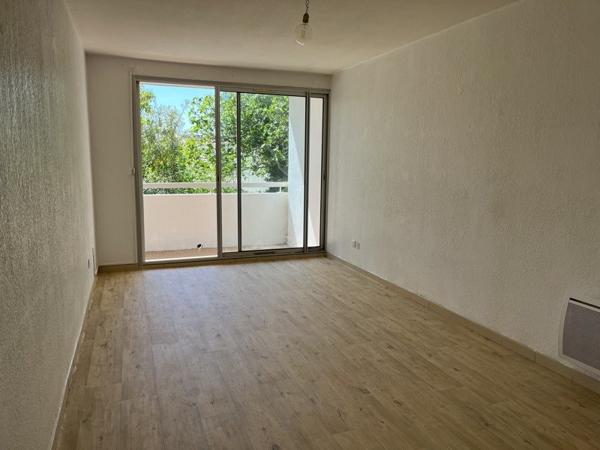 Appartement à louer |                                        Lunel |                                        1 pièce  | 30 m²