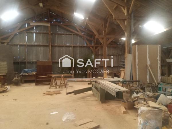 EXCLUSIVITE - PLEYBEN (29190) : Terrain avec atelier/hangar/accueil libre de toute activité.